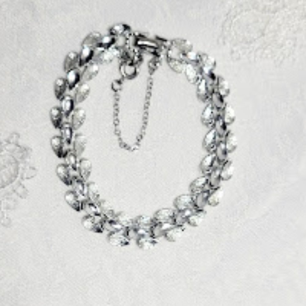 VINTAGE SILVER PLATED THREE TEARDROP SHAPED BRACELET 7.5" WITH SAFETY CHAIN